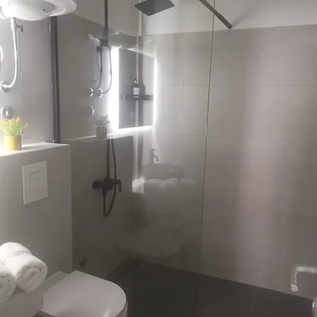 Niko Renovated In 2025 Apartament *